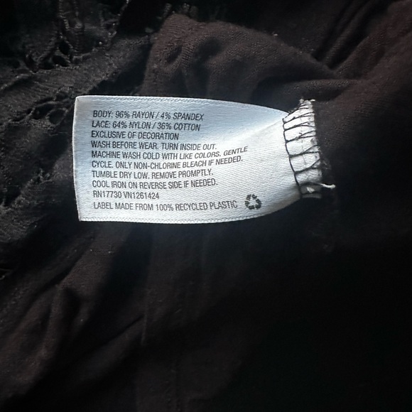 Art Class Floral Black Top - Picture 4 of 4